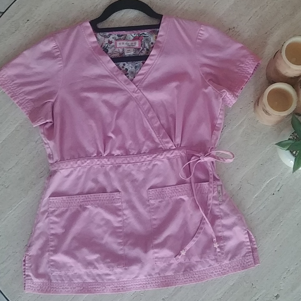 MEDICAL SCRUB TOP